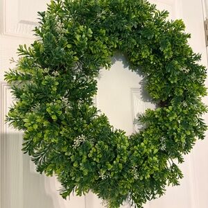 22” Boxwood Wreath